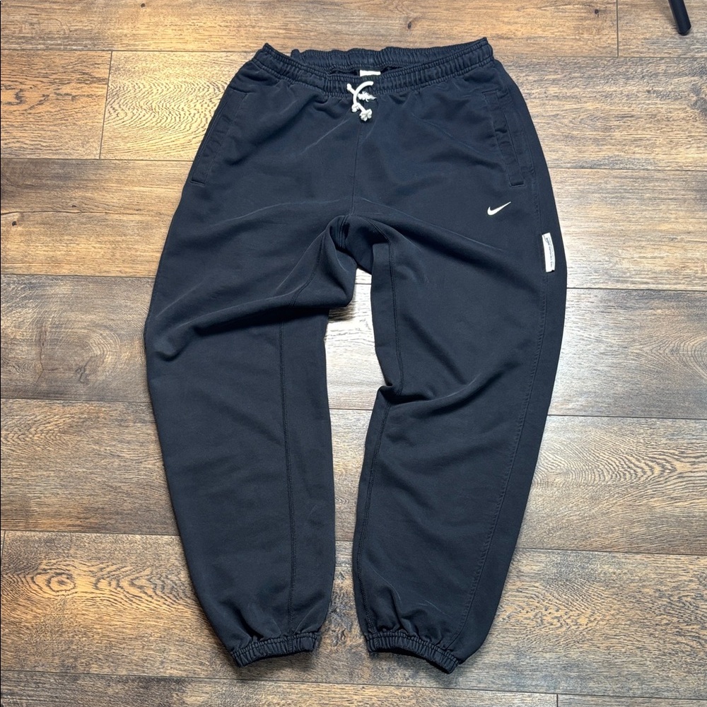 Nike standard issue men’s joggers size large